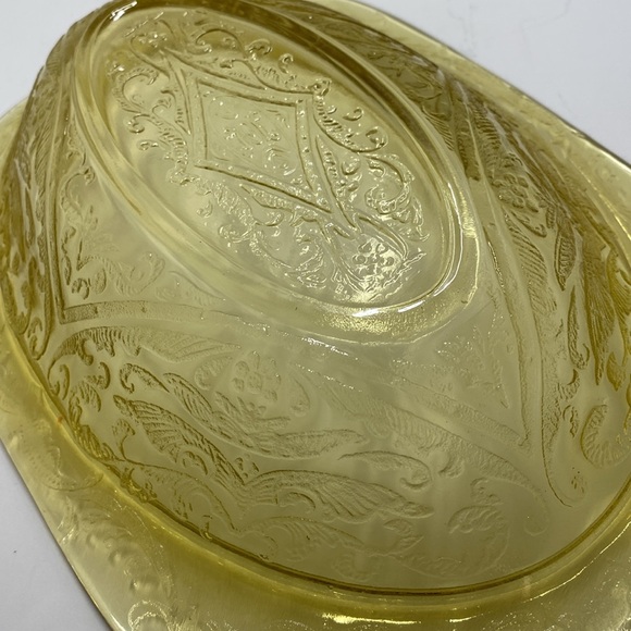 Oval Vegetable Serving Bowl, Yellow Depression Glass Madrid by Federal Glass - Picture 5 of 9